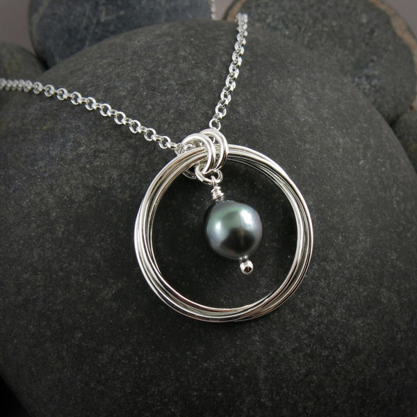 Silver love knot pendant with a Tahitian pearl