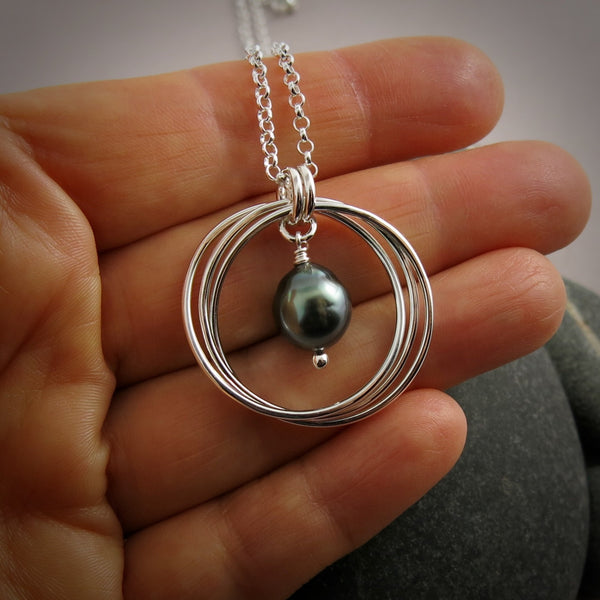 Silver love knot pendant with a Tahitian pearl