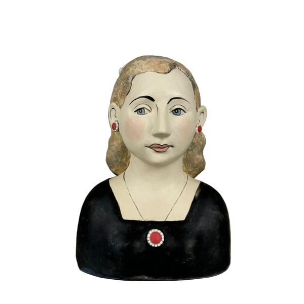 Sculpted Bust Pinch Plate Black dress