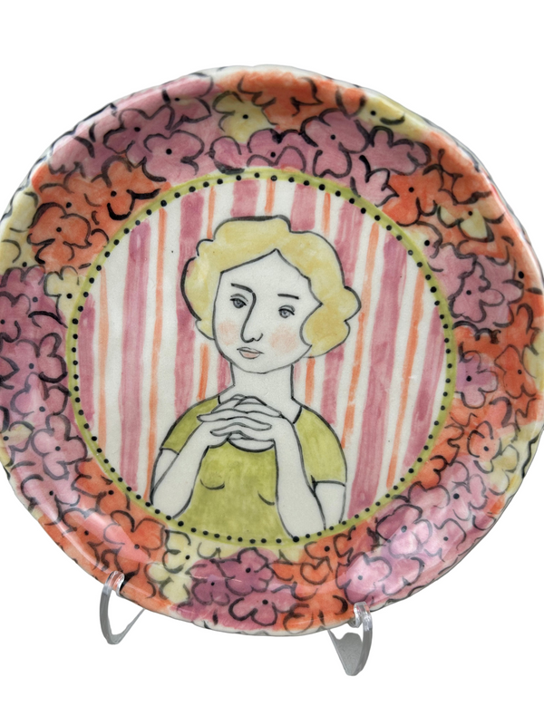 Sculpted Bust Pinch Plate green dress