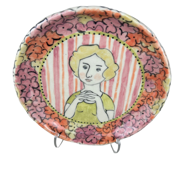 Sculpted Bust Pinch Plate green dress