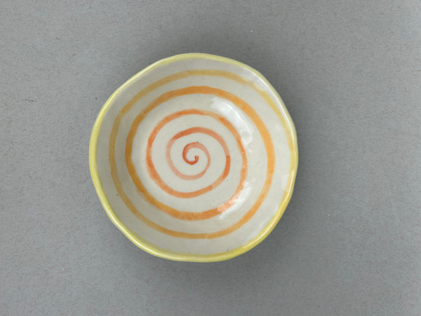 Paradise Bowl - Orange spiral with dotted back