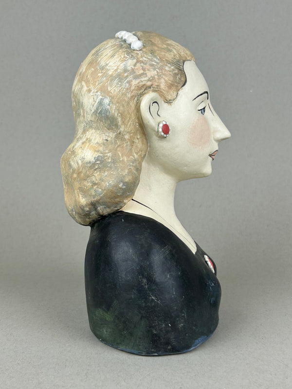 Sculpted Bust Pinch Plate Black dress