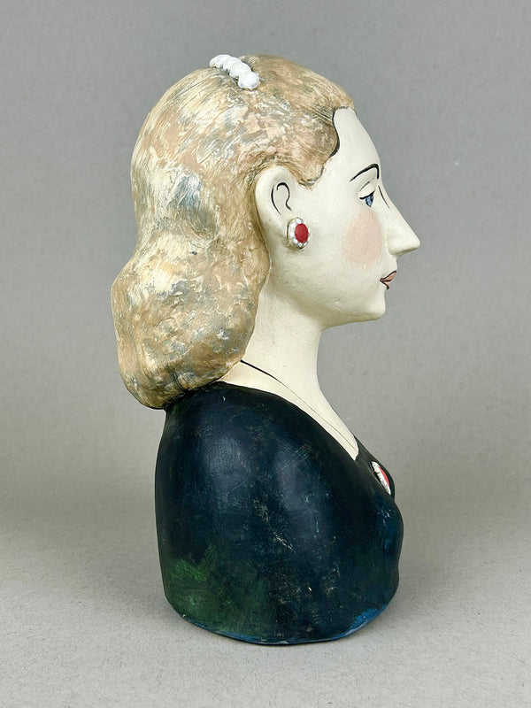 Sculpted Bust Pinch Plate Black dress