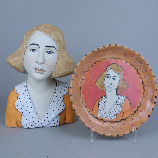 Head #4 and accompanying plate with stand