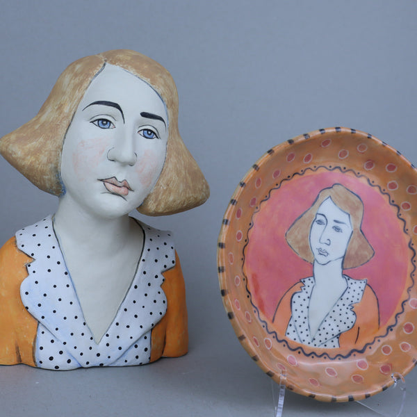 Head #4 and accompanying plate with stand