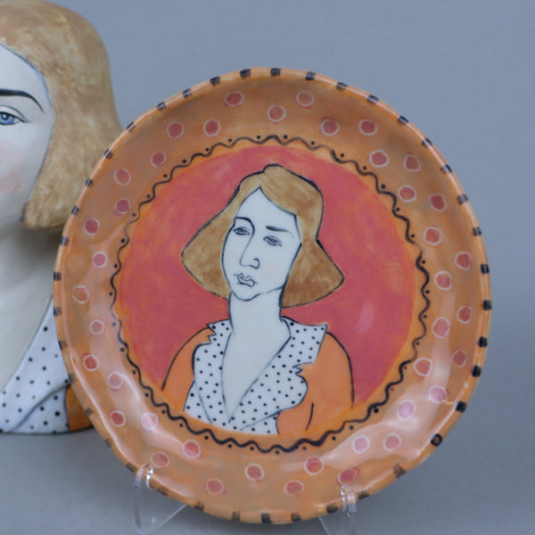Head #4 and accompanying plate with stand