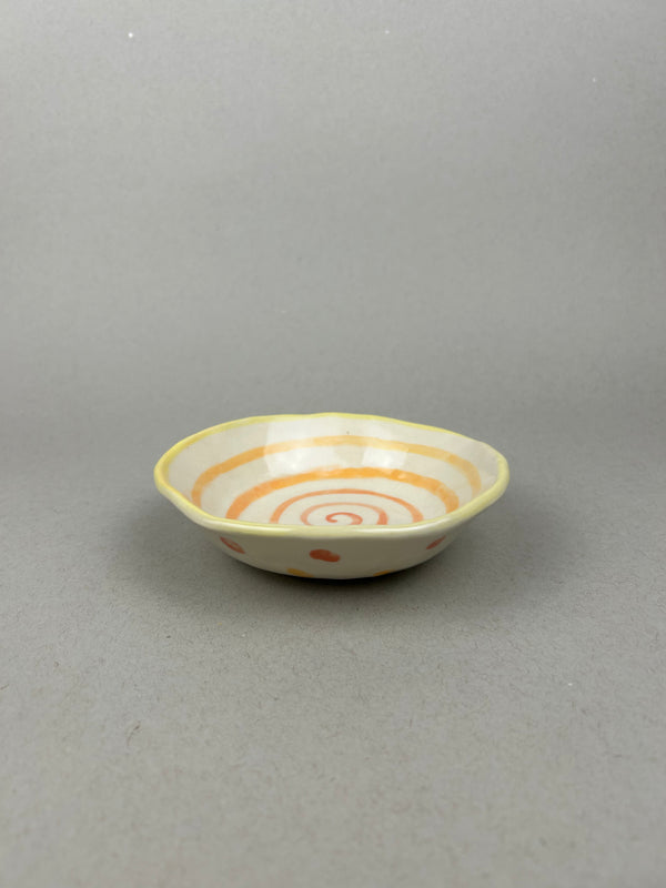 Paradise Bowl - Orange spiral with dotted back