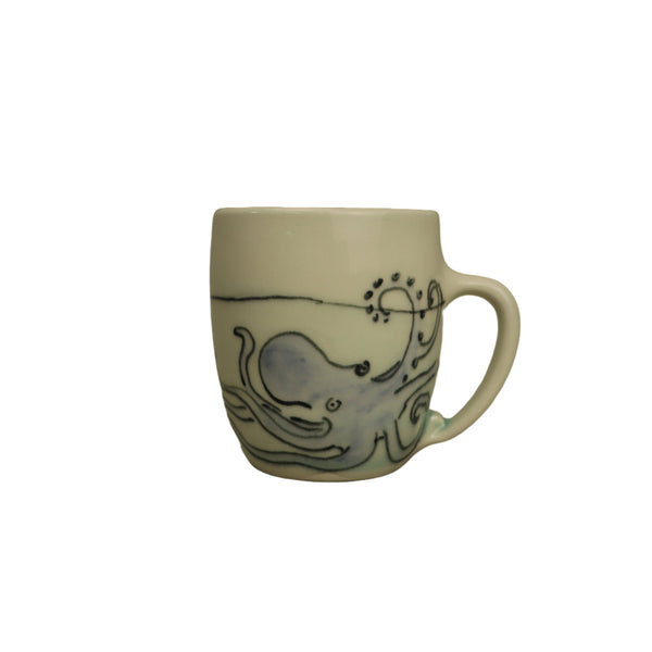 Ceramic mug with whale design 