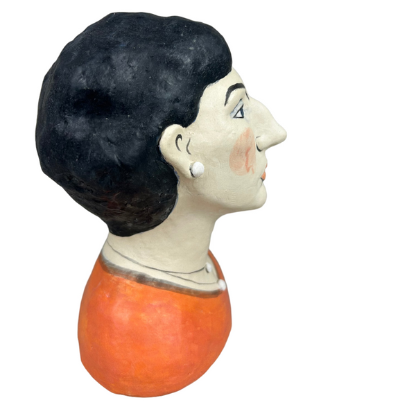 Sculpted head and accompanying plate with stand