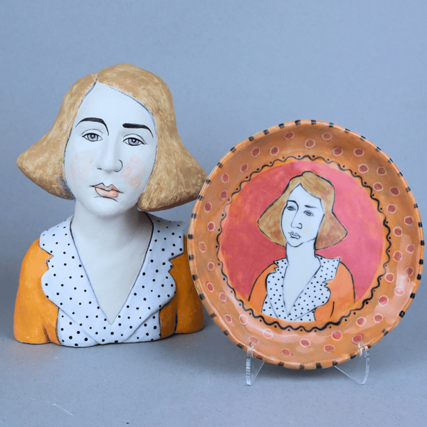 Head #4 and accompanying plate with stand